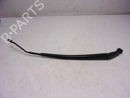 Used Front windshield wiper arm TOYOTA YARIS (_P21_, _PA1_, _PH1_) 1.5 Hybrid (MXPH11) (92 hp) 15895715