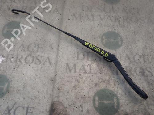 Used Front windshield wiper arm DACIA SANDERO 1.5 dCi (68 hp) 3797726