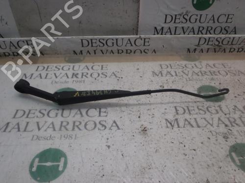 Used Front windshield wiper arm KIA CARENS II MPV (FJ) 2.0 CRDi (113 hp) 3816869