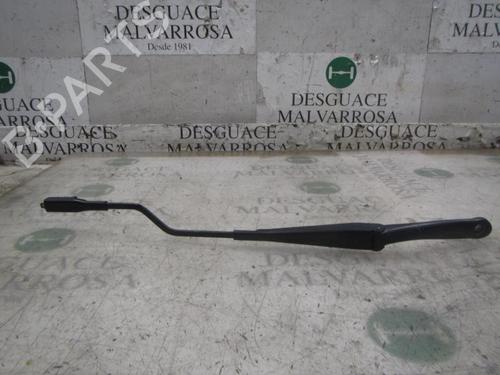 Used Front windshield wiper arm FIAT GRANDE PUNTO (199_) 1.3 D Multijet (75 hp) 3825819