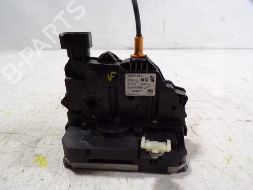 Zamek drzwi przednich prawych OPEL CORSA E (X15)  | BP8420709C97 