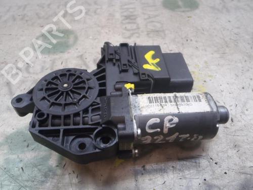 Portierruitmotor rechtsachter VW GOLF VI (5K1) 1.6 TDI (105 hp) 3823457