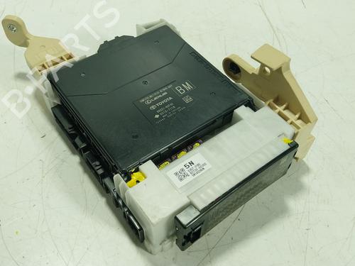 Used Fuse box Fuse box TOYOTA LAND CRUISER (_J25_) 2.8 D MHEV 4x4 (GDJ251) (204 hp) 32983179 32983179