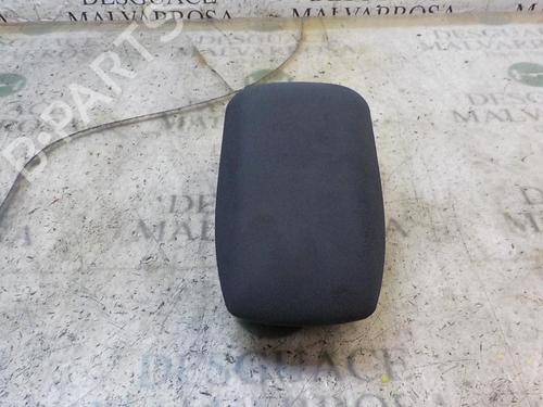 Used Armrest / Center console Armrest / Center console TOYOTA AURIS (_E18_) 1.8 (ZRE182_, ZRE182R) (140 hp) 7152295 7152295