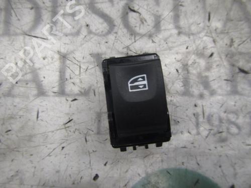 Used Right front window switch Right front window switch RENAULT SCÉNIC III (JZ0/1_) 1.5 dCi (106 hp) 3826540 3826540