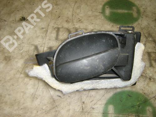 Used Front right interior door handle Front right interior door handle PEUGEOT 206 Hatchback (2A/C) 1.4 i (75 hp) 3749503 3749503
