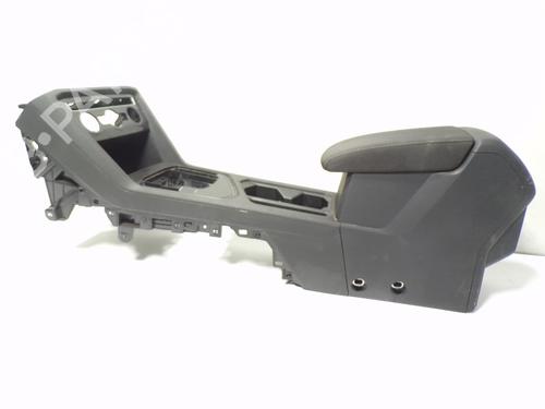 Used Armrest / Center console Armrest / Center console VW TIGUAN (AD1, AX1) 2.0 TDI (150 hp) 10623773 10623773