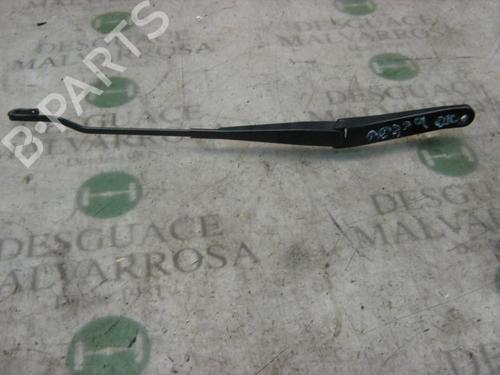 Used Front windshield wiper arm FIAT STILO (192_) 1.9 JTD (192_XE1A) (115 hp) 3787553