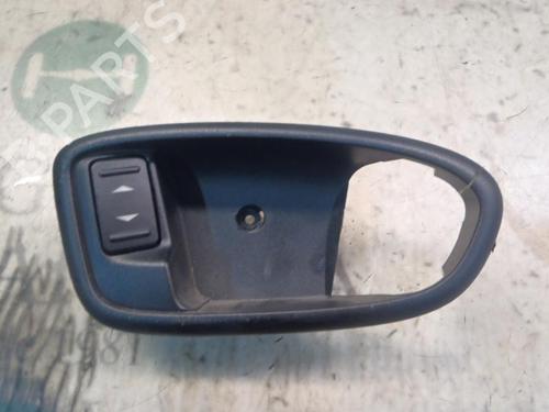 Used Right front window switch Right front window switch FORD MONDEO IV (BA7) 1.8 TDCi (125 hp) 3797284 3797284
