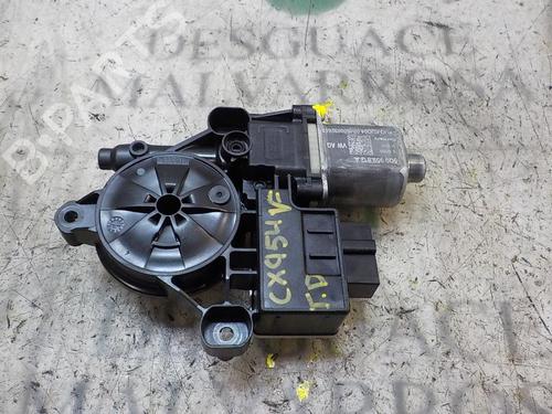 Rudehejsemotor bagstkærm højre SEAT LEON ST (5F8) 1.6 TDI (110 hp) 3997703