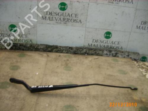 Used Front windshield wiper arm FORD FIESTA V (JH_, JD_) 1.4 TDCi (68 hp) 3769311
