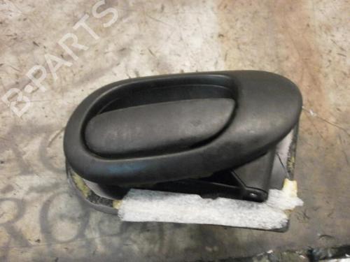 Used Front right interior door handle Front right interior door handle PEUGEOT 206 Hatchback (2A/C) 1.9 D (69 hp) 3742552 3742552