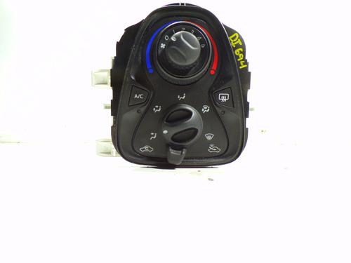 Used Climate control Climate control PEUGEOT 108 1.2 (82 hp) 9518199 9518199
