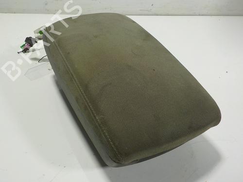 Armrest / Center console AUDI A6 C6 (4F2) 2.0 TDI (140 hp) 13294442