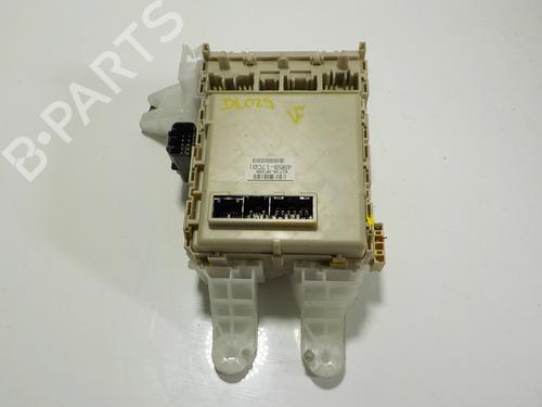 Used Fuse box Fuse box 13411321 13411321