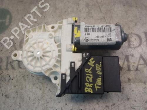 Rudehejsemotor bagstkærm højre SEAT LEON (1M1) 1.9 TDI (110 hp) 3798561