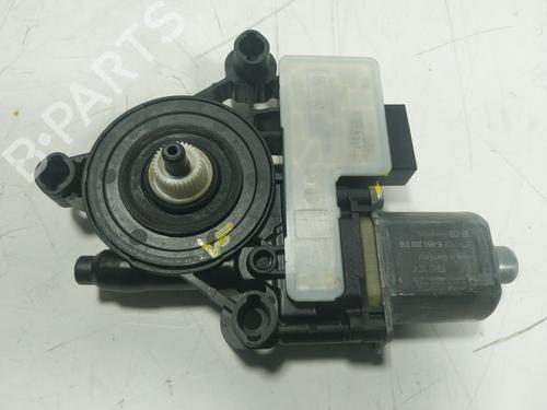 Rudehejsemotor bagstkærm højre VW TOURAN (5T1) [2015-2025]  17384995