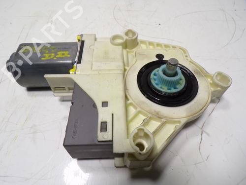Used Right front window motor Right front window motor LAND ROVER DISCOVERY III (L319) 2.7 TD 4x4 (190 hp) 13299473 13299473