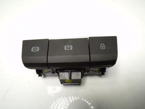 BP12123381I18 main image