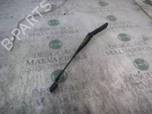 Used Front windshield wiper arm FORD FIESTA VI (CB1, CCN) 1.6 TDCi (95 hp) 3833255