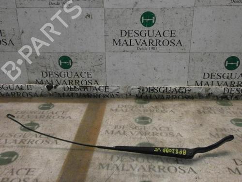 Used Front windshield wiper arm FORD FIESTA V (JH_, JD_) 1.4 TDCi (68 hp) 3772433