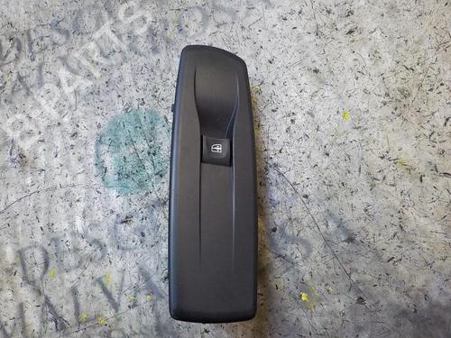 Used Right front window switch Right front window switch RENAULT MEGANE III Grandtour (KZ0/1) 1.5 dCi (KZ09, KZ0D, KZ1G, KZ29, KZ14, KZ1W, KZ10, KZ1F,... (110 hp) 3851028 3851028