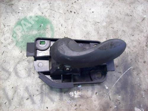 Used Front left interior door handle Front left interior door handle FIAT PUNTO (188_) 1.3 JTD 16V (70 hp) 3795131 3795131