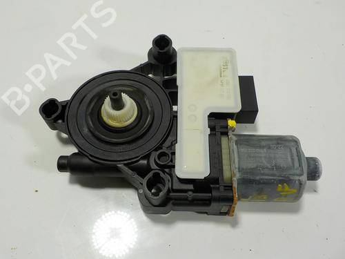 Portierruitmotor rechtsachter SEAT LEON Sportstourer (KL8, KLD) 1.5 TSI (150 hp) 13637306