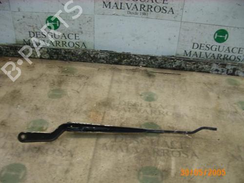 Used Front windshield wiper arm FORD FIESTA V (JH_, JD_) 1.4 TDCi (68 hp) 3737467