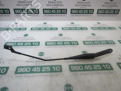 Used Front windshield wiper arm FORD FIESTA VI (CB1, CCN) 1.4 TDCi (70 hp) 3875310