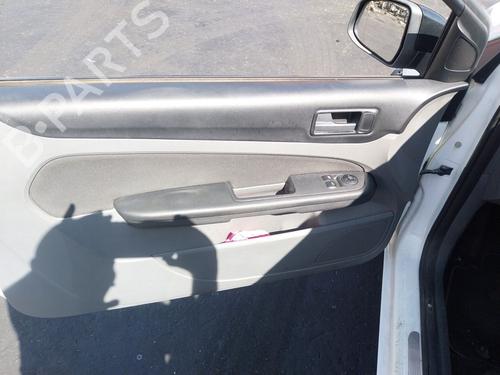 Fuse box FORD FOCUS II (DA_, HCP, DP) 2.0 TDCi | BP22734411E1 