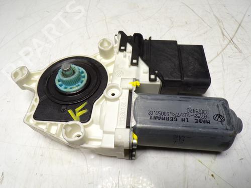 Used Left rear window motor VW GOLF VI (5K1) 1.6 TDI (105 hp) 13488673