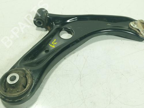 Used Right front suspension arm TOYOTA YARIS CROSS (MXP_) 1.5 Hybrid (MXPJ11) (131 hp) 32090261