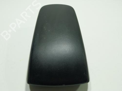 armrest-center-console-volvo-xc40-536-2017-36674825 main image