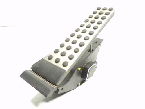 Used Pedal Pedal MERCEDES-BENZ E-CLASS (W212) E 350 CDI (212.023) (265 hp) 15657180 15657180