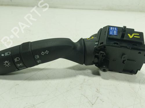 Mando luces TOYOTA YARIS (_P21_, _PA1_, _PH1_) 1.5 Hybrid (MXPH10, MXPH11) (116 hp) 31148235
