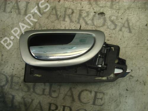 Used Front right interior door handle Front right interior door handle PEUGEOT 307 Break (3E) 2.0 HDI 90 (90 hp) 3754605 3754605