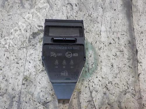 Used Switch Switch TOYOTA AURIS (_E18_) 1.8 Hybrid (ZWE186_, ZWE186R) (136 hp) 3849456 3849456