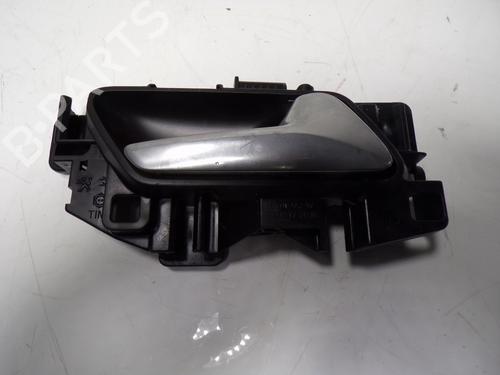 Used Front right interior door handle Front right interior door handle PEUGEOT 5008 II (MC_, MJ_, MR_, M4_) [2016-2026] 12227372 12227372