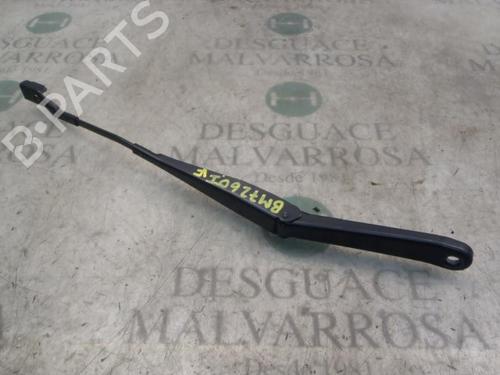 Used Front windshield wiper arm FORD FIESTA VI (CB1, CCN) 1.6 TDCi (90 hp) 3797459