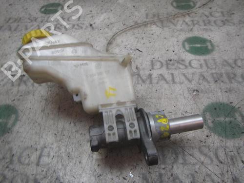 Used Brake master cylinder FIAT GRANDE PUNTO (199_) 1.4 (199AXB11, 199AXB1A, 199BXB1A, 199AXL1A) (77 hp) 3822584