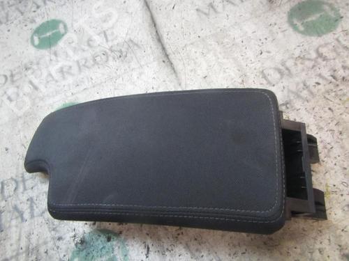 Used Armrest / Center console Armrest / Center console RENAULT MEGANE III Hatchback (BZ0/1_, B3_) 1.5 dCi (106 hp) 7152274 7152274