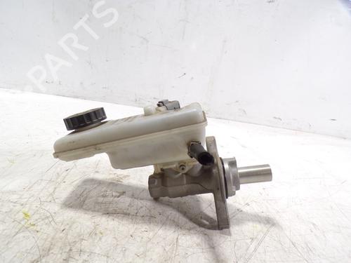 Used Brake master cylinder RENAULT KANGOO / GRAND KANGOO II (KW0/1_) [2008-2025]  7911360