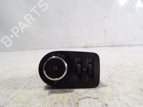 headlight-switch-opel-corsa-e-x15-1241729-13470443-2014-8420718 main image