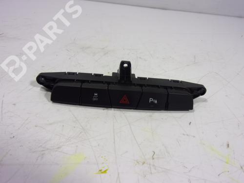 BP11044189E3 main image