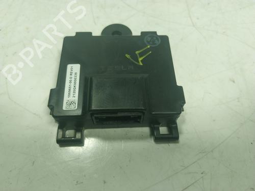 Used Electronic module Electronic module TESLA MODEL S (5YJS) 90D AWD (422 hp) 16546887 16546887