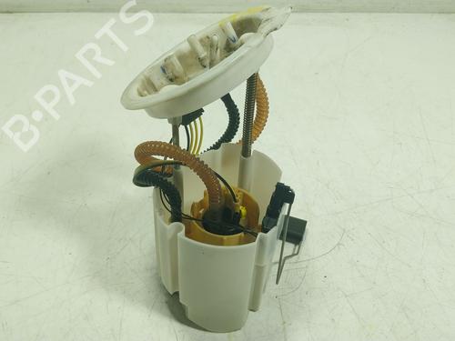Used Fuel pump BMW 1 (F40) 118 d (150 hp) 31048132