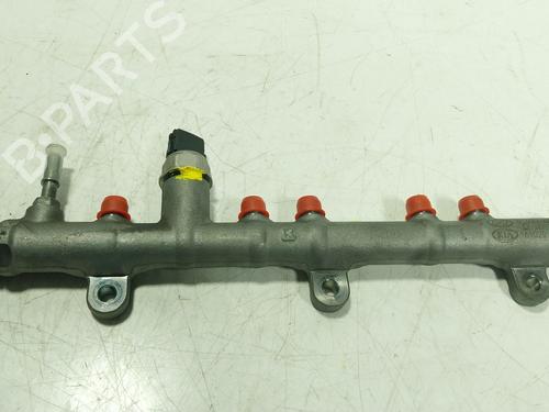 Einspritzleiste für HYUNDAI H350 Van 2.5 CRDI (150 hp) 31800782