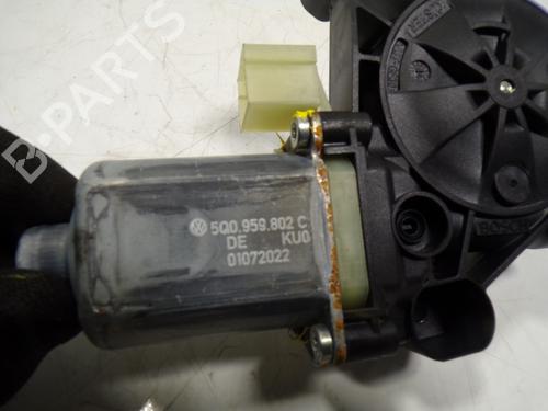 Right front window motor SEAT LEON Sportstourer (KL8, KLD) 1.5 eTSI | BP13919028E20 
