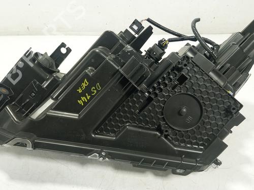 Right headlight TOYOTA YARIS CROSS (MXP_) 1.5 Hybrid (MXPJ11) | BP32210595C29